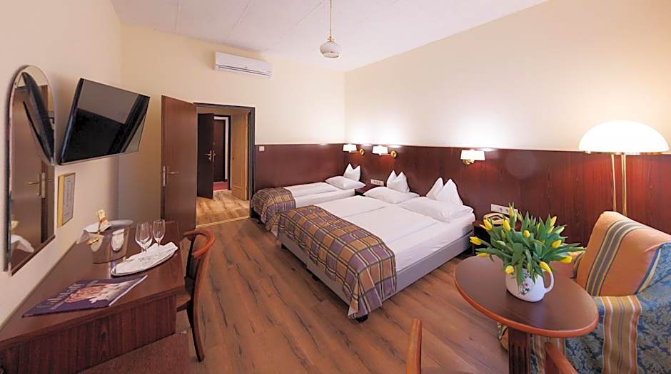 Continental Hotel-Pension