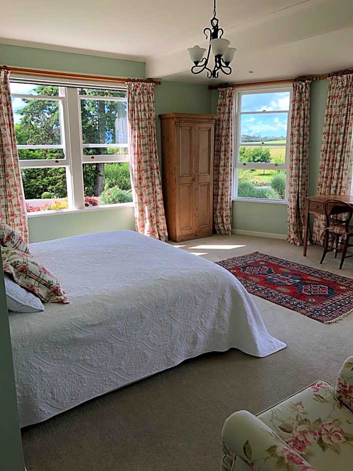 Te Kopura Lodge