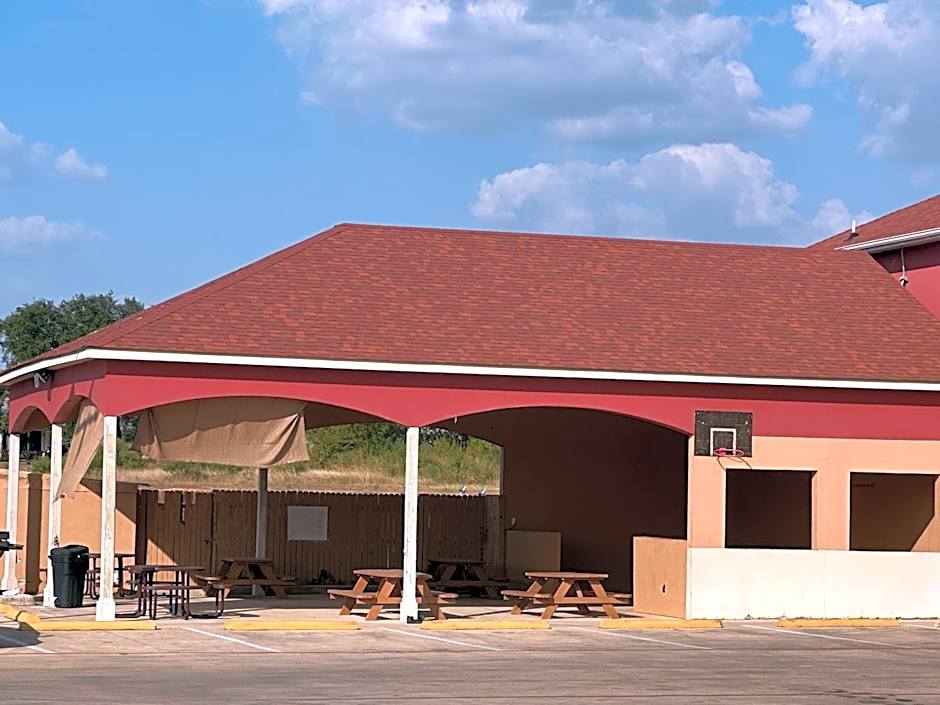 Executive Inn & Suites