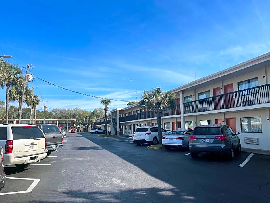 Hole Inn the Wall Hotel - Fort Walton Beach - Sunset Plaza - near Beaches & Hurlburt