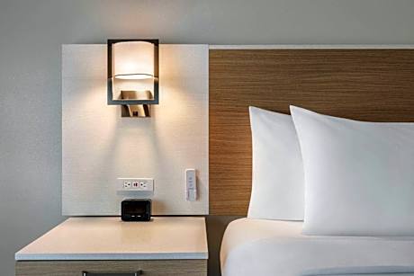 1 Queen Bed Mobility Accessible Room Non-Smoking