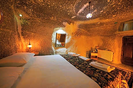 Economic Cave Room