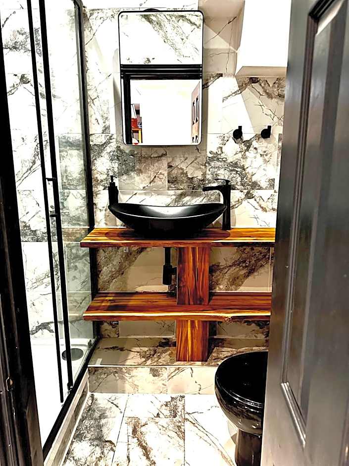 Duke and Duchess Apartments and Rooms - Private in Room Hot Tub Suites