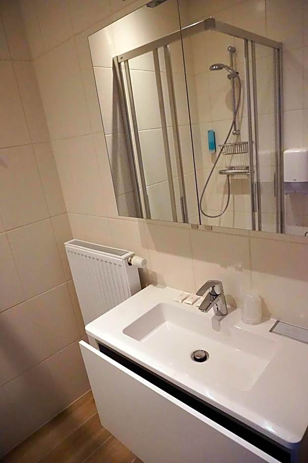 Photo 1 of 2 of Triple Room