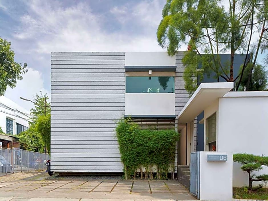 Flat06. Minimalist Residence