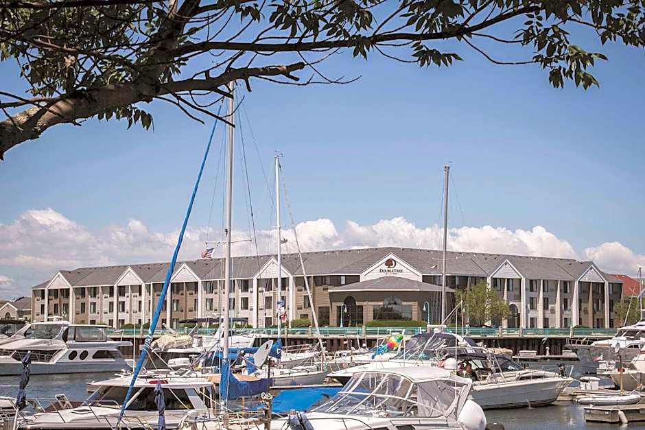 DoubleTree by Hilton Racine Harbourwalk