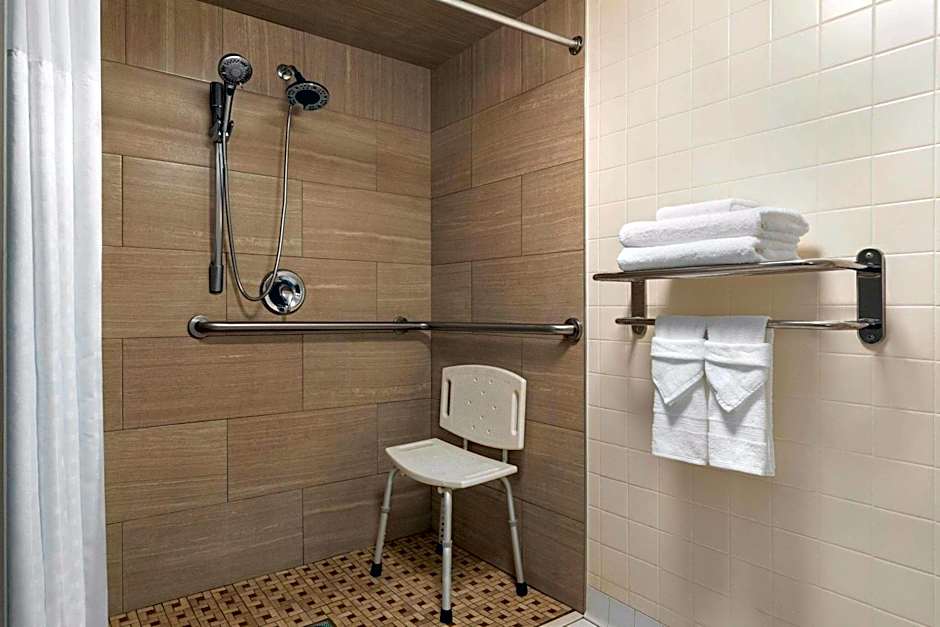 Days Hotel by Wyndham Allentown Airport / Lehigh Valley