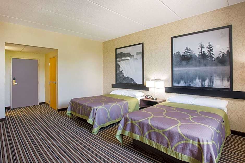 Super 8 by Wyndham Plattsburgh