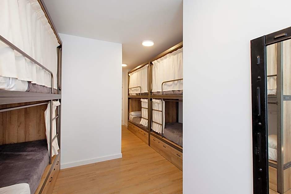 Winederful Hostel & Café