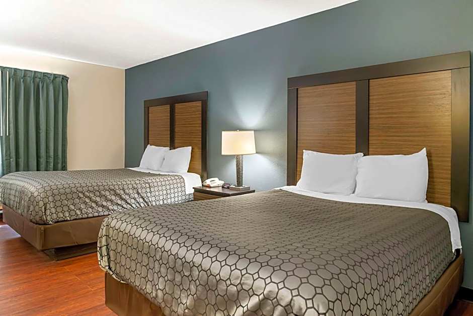 Econo Lodge Traverse City South