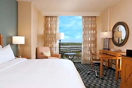 Executive Room, 1 King Bed (Mobility/Hearing Accessible, Tub) (1 King Bed)