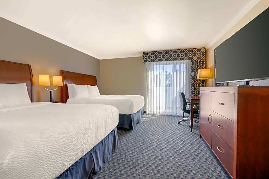 Best Western Plus Marina Shores Hotel