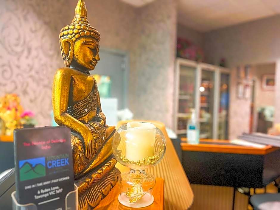 Mountain Creek Motel Bar & Restaurant