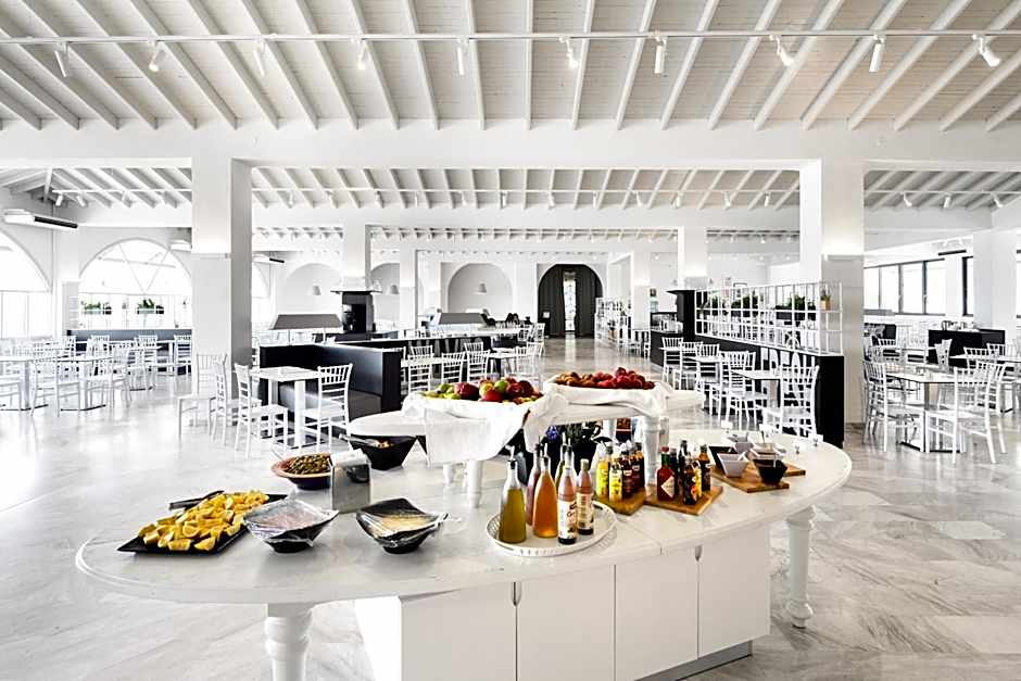 Akrathos Beach Hotel