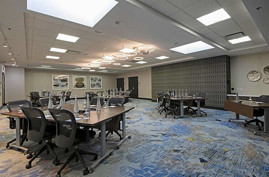 DoubleTree by Hilton West Edmonton