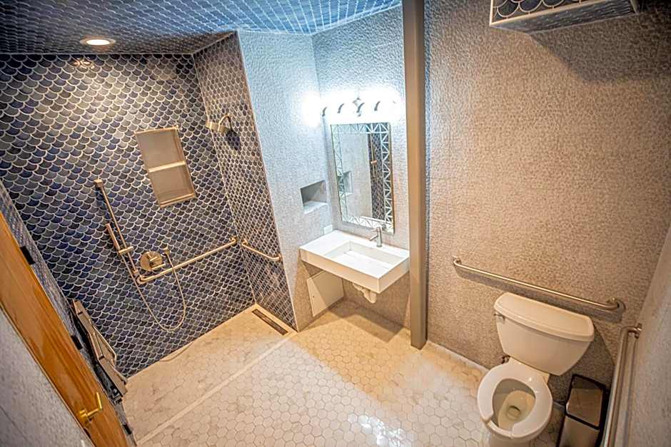 Social Stays - Santa Barbara's FIRST hostel on State Street