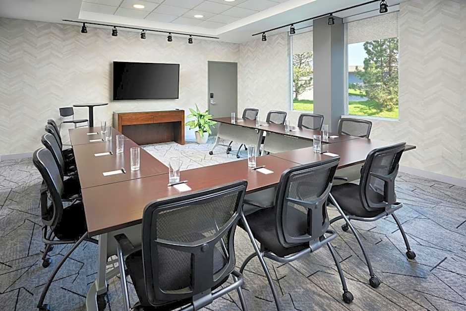 Aloft Montreal Airport