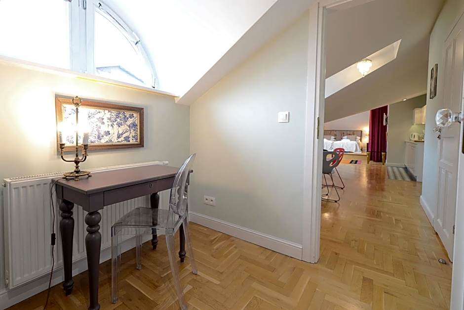 Crystal Suites Chez Helena