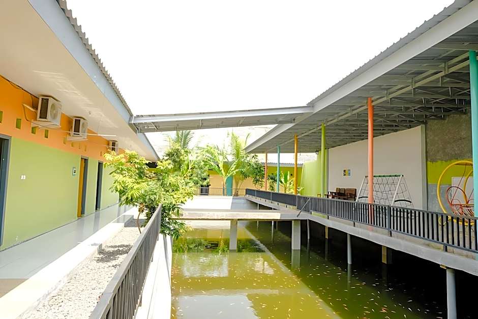 OYO 1773 Ilyasa Family