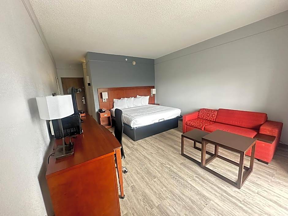 Super 8 by Wyndham Dallas Love Field Airport