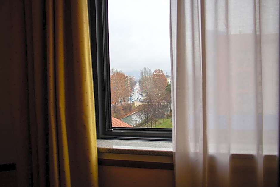 Pacific Hotel Fortino