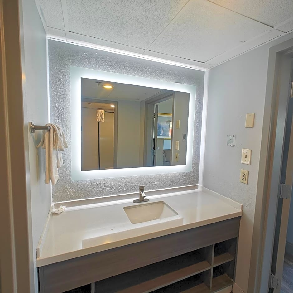 Mountain Vista Inn & Suites - Near the Island inPigeon Forge