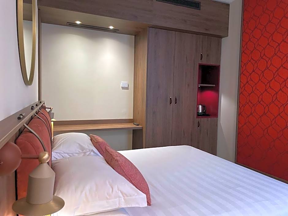 Photo 1 of 5 of Suite