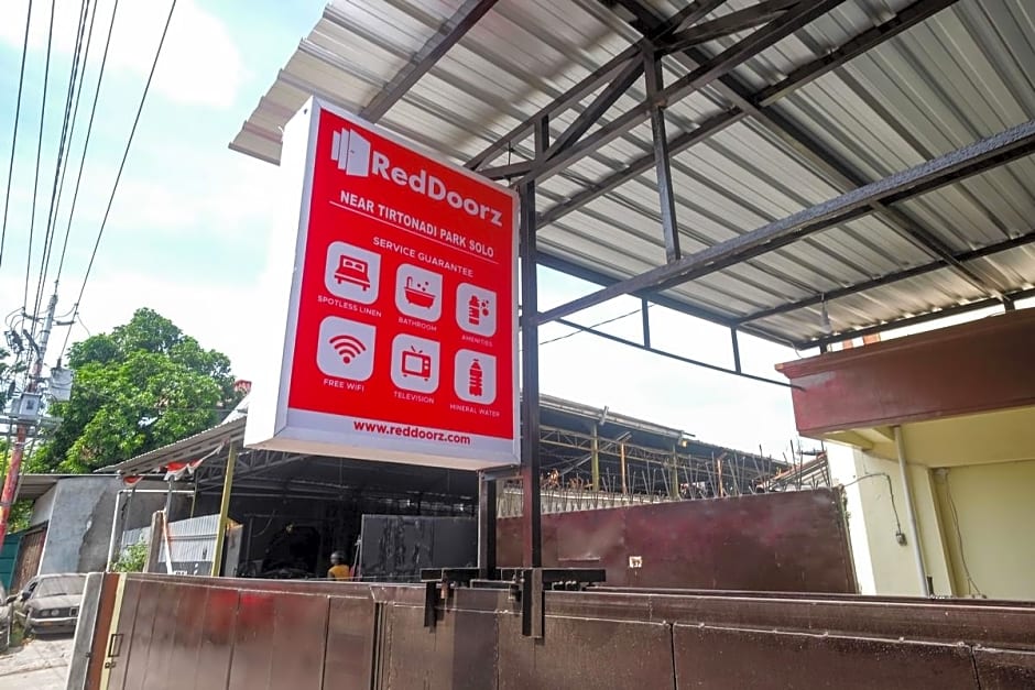 RedDoorz near Tirtonadi Park Solo