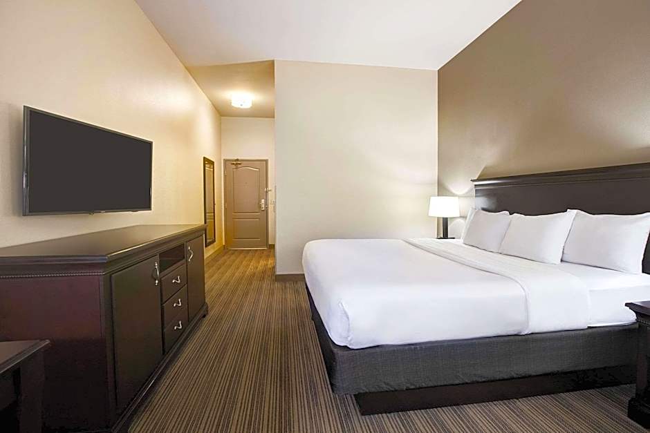 Photo 1 of 4 of 1 King Bed and 1 Queen Bed Suite