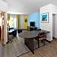 Days Inn & Suites by Wyndham Lubbock Medical Center
