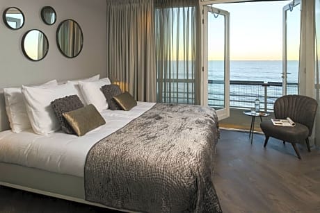 Deluxe Suite with Sea View with Balcony
