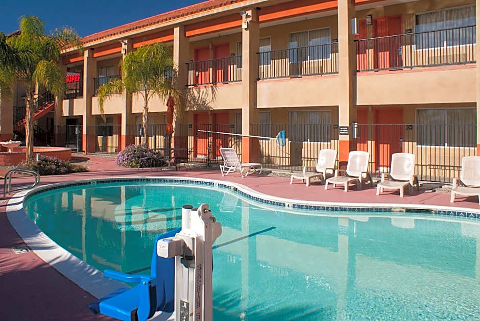 Super 8 by Wyndham Indio