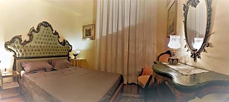 Standard Double Room with Shared Bathroom