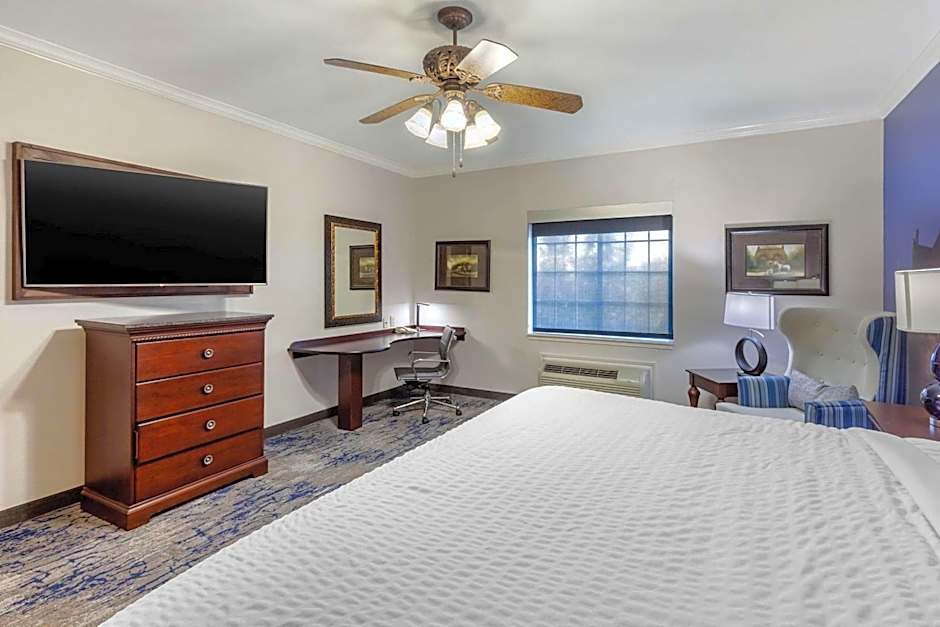 Clarion Pointe Sulphur Springs