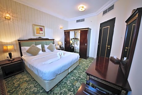 Deluxe king bed room