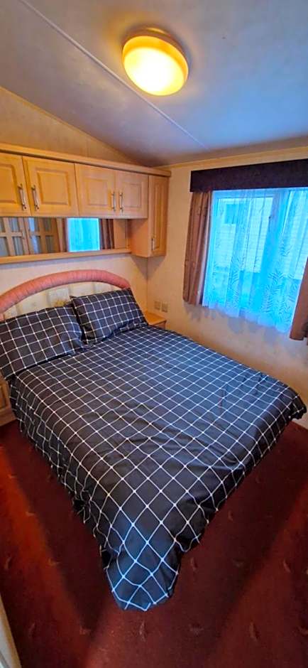 MOLLIES DEN 2 8 Berth 3 Bedrooms The Grange Holiday Park INGOLDMELLS