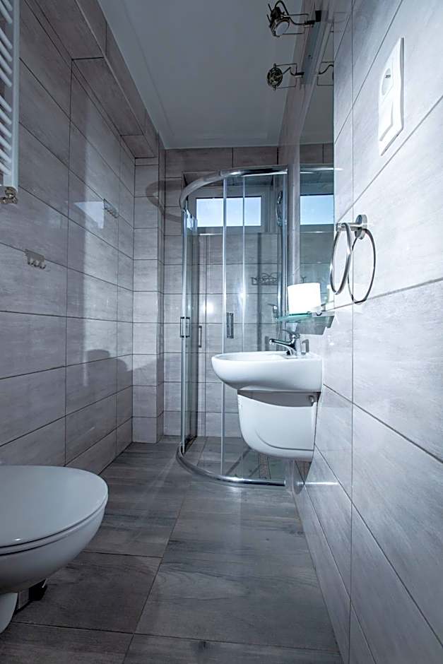 OŚRODEK KOLONIJNO WCZASOWY MEWA - przy plaży z basenem z podgrzewaną wodą i mini SPA