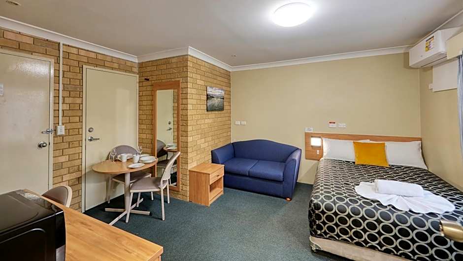 Forest Lodge Motor Inn & Restaurant