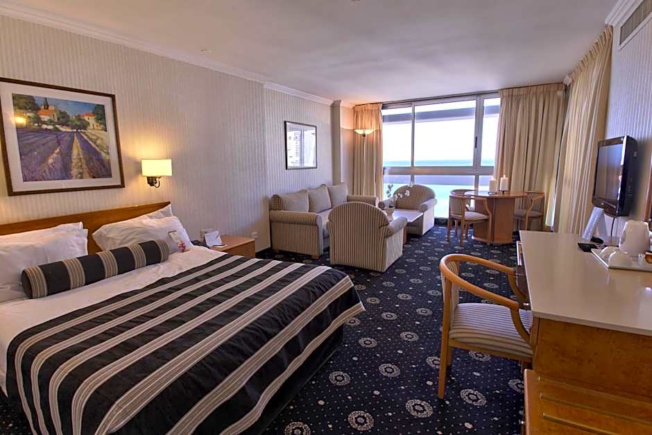 The Seasons Hotel -Studio & Suite