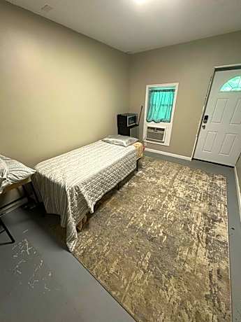 Cozy Room Near Downtown Hendersonville