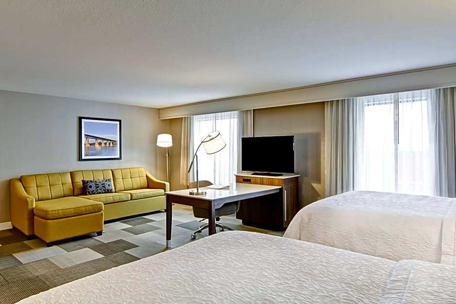 Hampton Inn & Suites by Hilton Saskatoon Airport