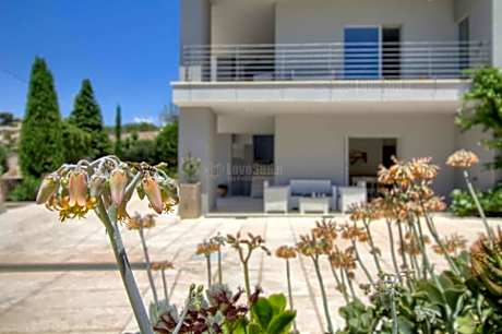 Apt B - Beach View Villa Controvento