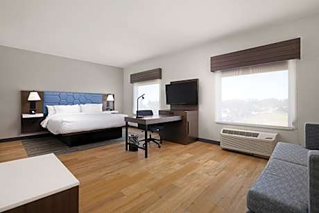 1 King Mobility/Hearing Access Ri Shwr Ste Ns