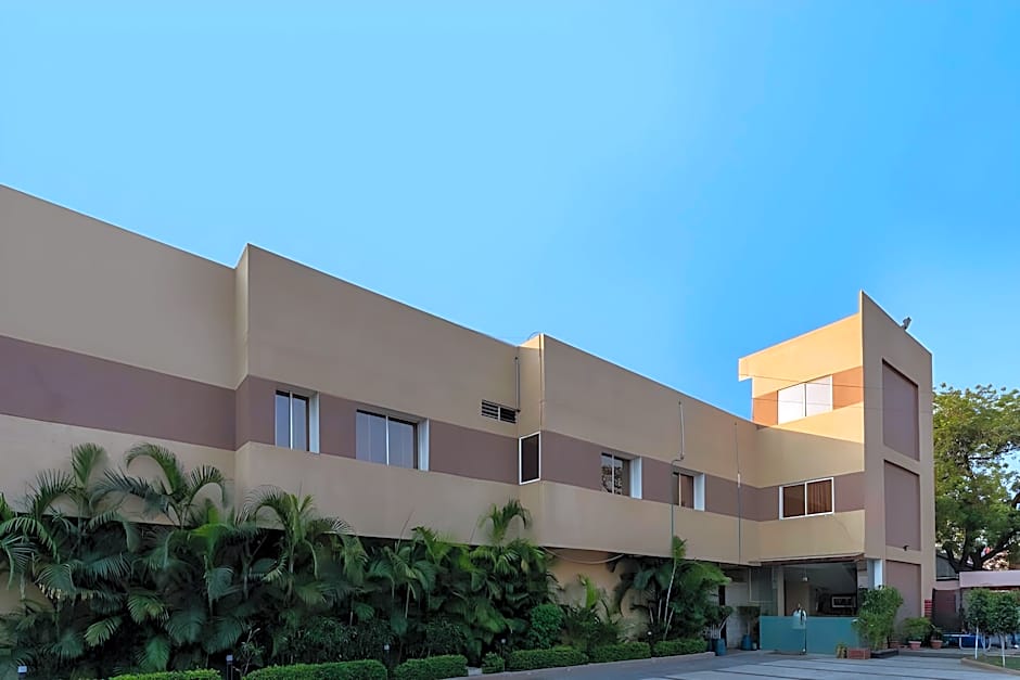 OYO 6651 Hotel Srujana Stay Inn