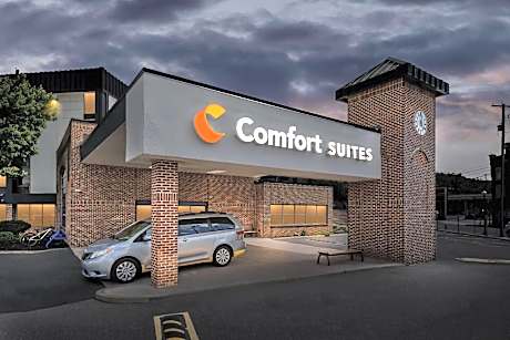 Comfort Suites Bethlehem Near Lehigh University and LVI Airport