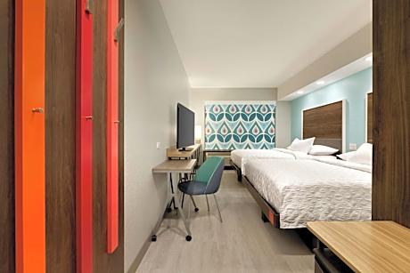 Queen Room with Two Queen Beds - Hearing Access