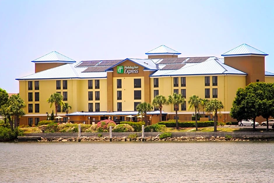 Holiday Inn Express Hotel & Suites Tampa-Rocky Point Island, an IHG Hotel
