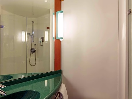 Standard 2 Single Beds