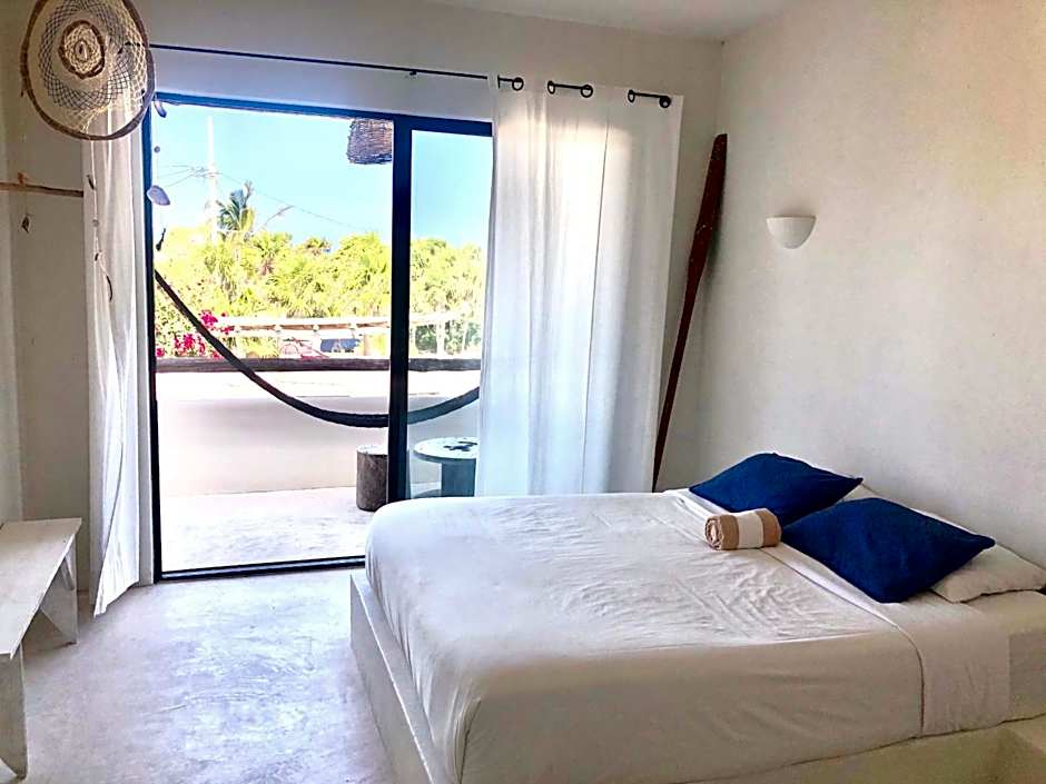 LunArena Barefoot Hotel