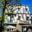 Sunflower City Student Hostel & Bar
